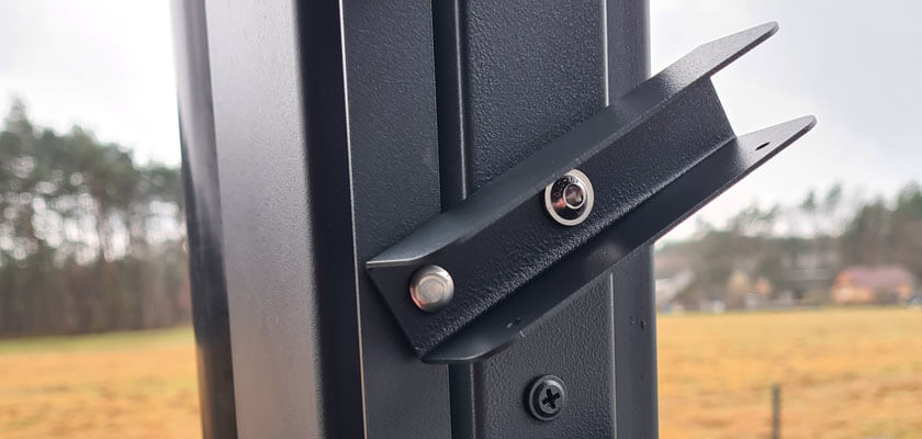 Prowadnice metalowe do żaluzji zewnętrznych tarasowych