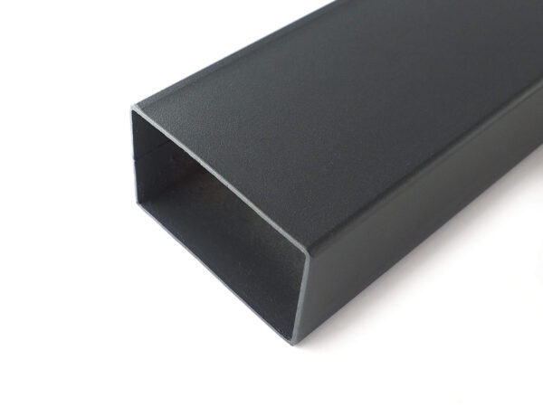 Stalowy profil, ocynkowany i lakierowany proszkowo